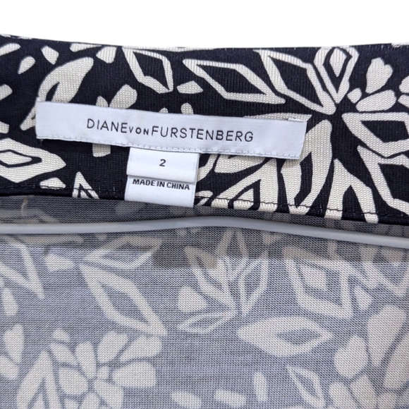 Diane von Furstenberg Wrap Dress 2 - Picture 2 of 3